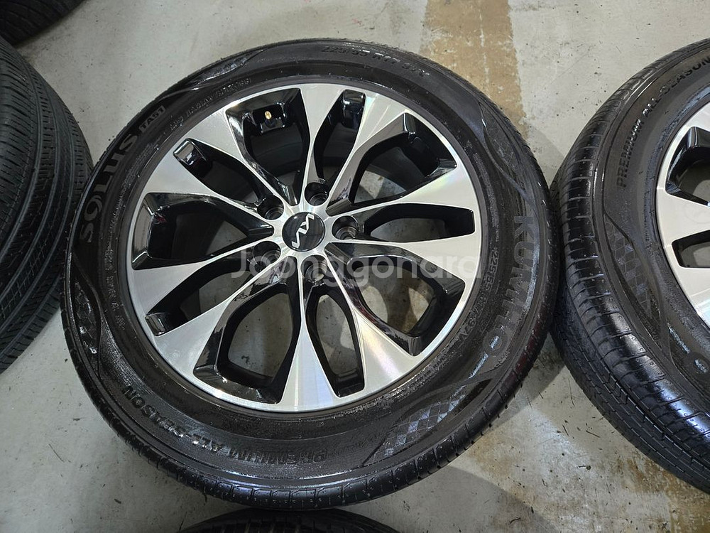 K8 17인치 다이아컷팅 순정 휠타이어 판매합니다--3