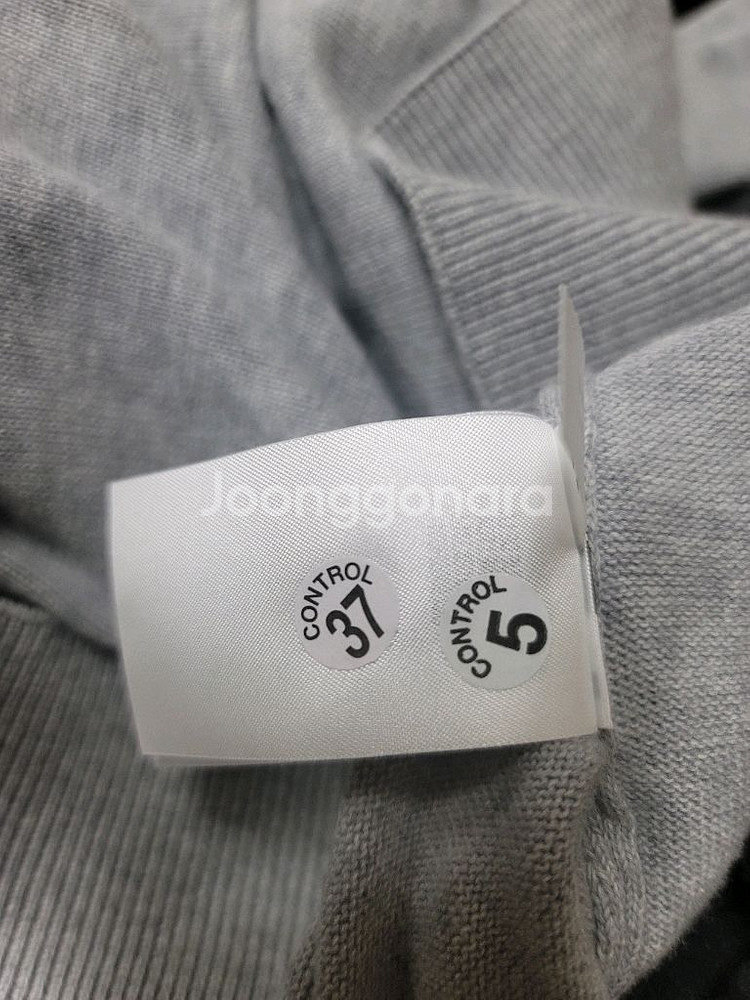 라코스테 V넥 니트 새제품 60% 할인 판매합니다--9