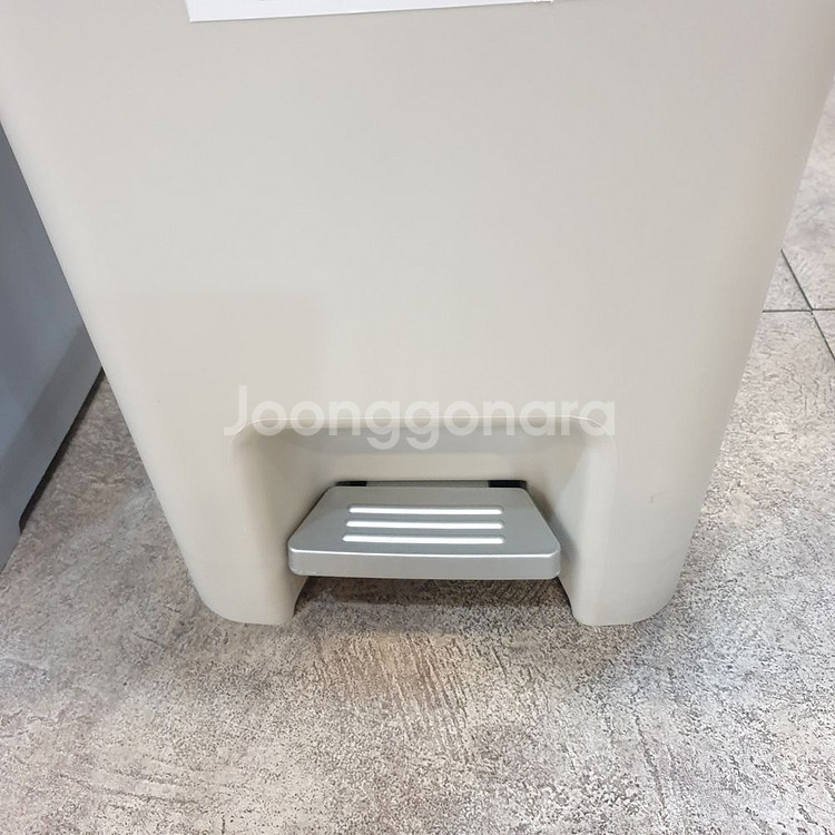 샤바스클린업 페달휴지통 30L 팝니다.--3