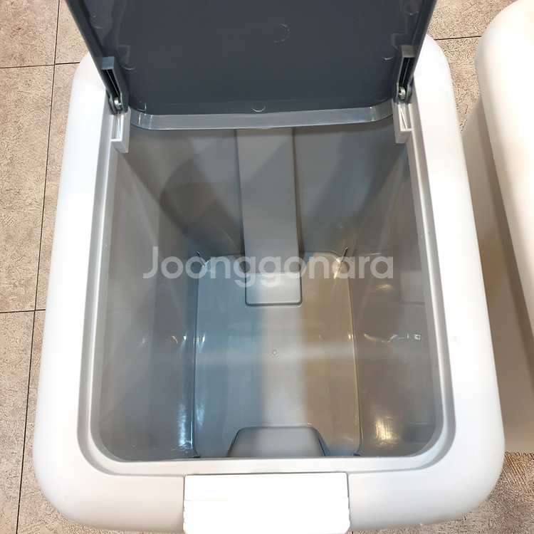 샤바스클린업 페달휴지통 30L 팝니다.--6