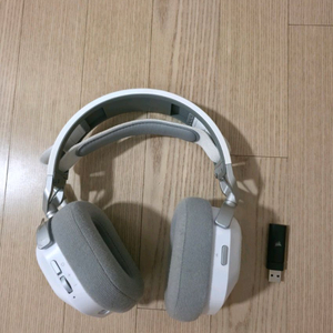 커세어 HS80MAX 헤드셋 판매 합니다