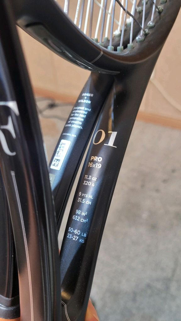 윌슨 A급 테니스라켓 RF pro1 3그립 팝니다 이미지