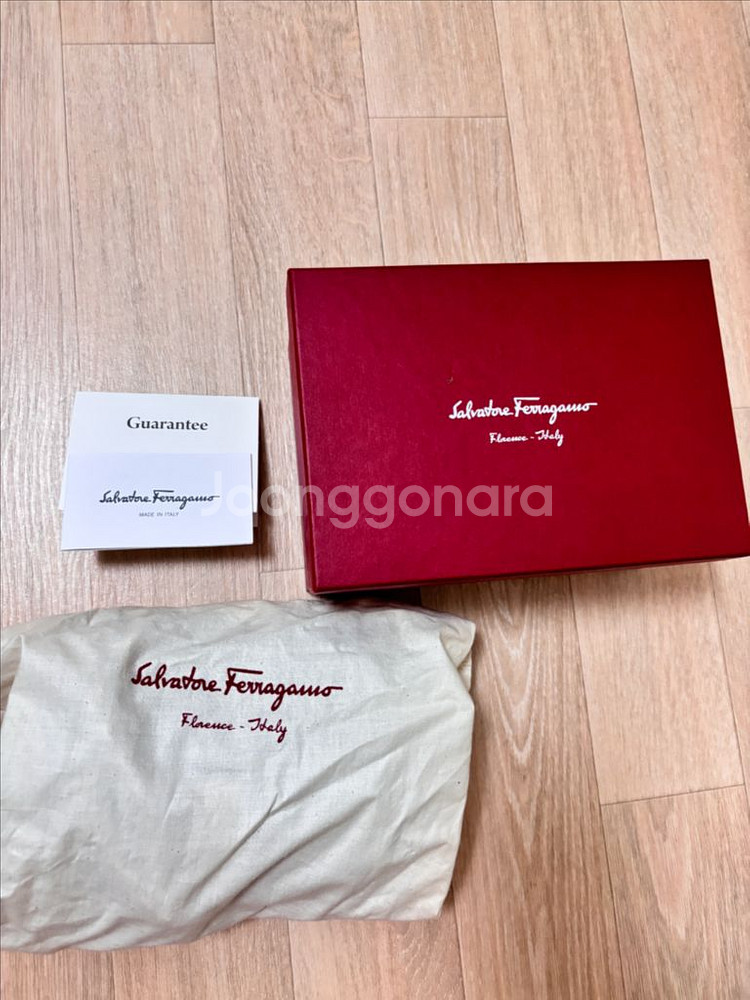 페라가모 지니백 미니 사이즈 네이비색상--5