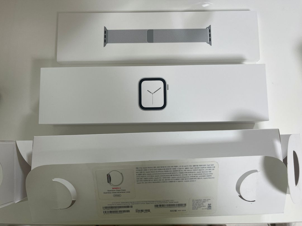 애플워치 시리즈 4 스테인리스 스틸 44mm 및 액세서 이미지