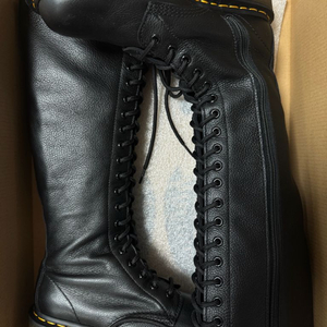 닥터마틴 1b60 eu38 us7 팝니다