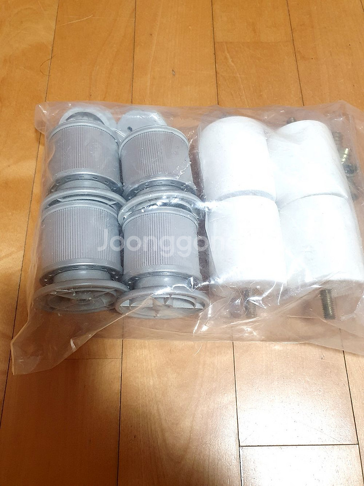 고무나무 책상 테이블 팝니다. (에눌했어요)--2