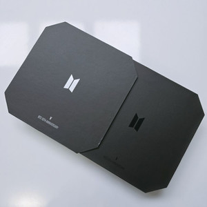 BTS 10주년 기념 은메달 팝니다.