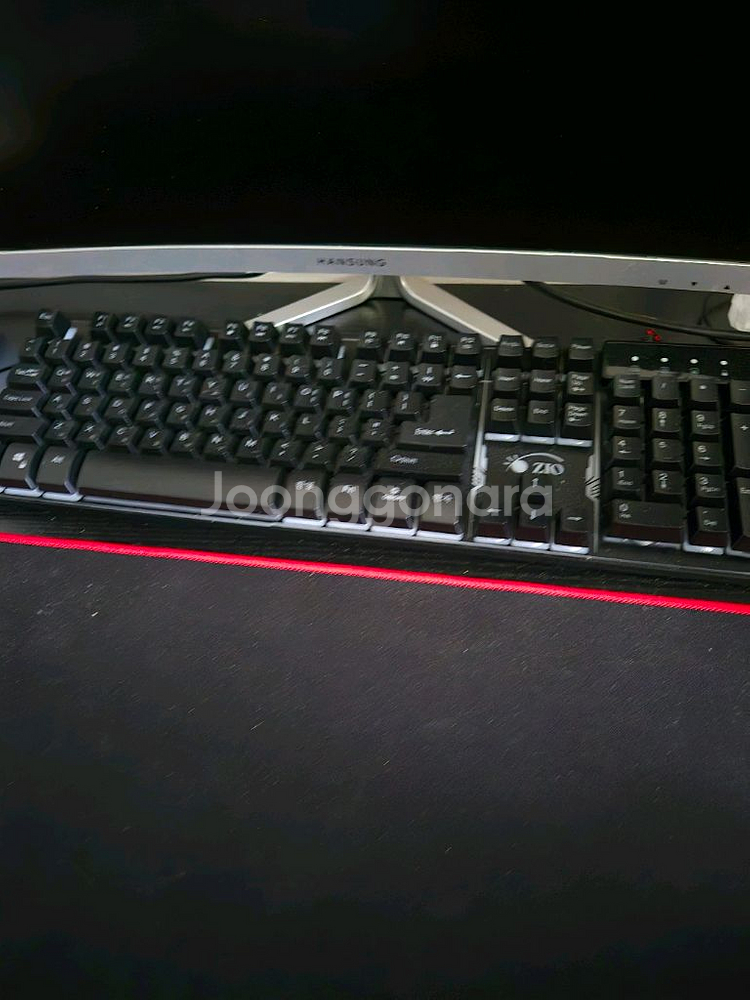 컴퓨터 본체, 모니터, 키보드, 마우스 장패드, 스피커--2