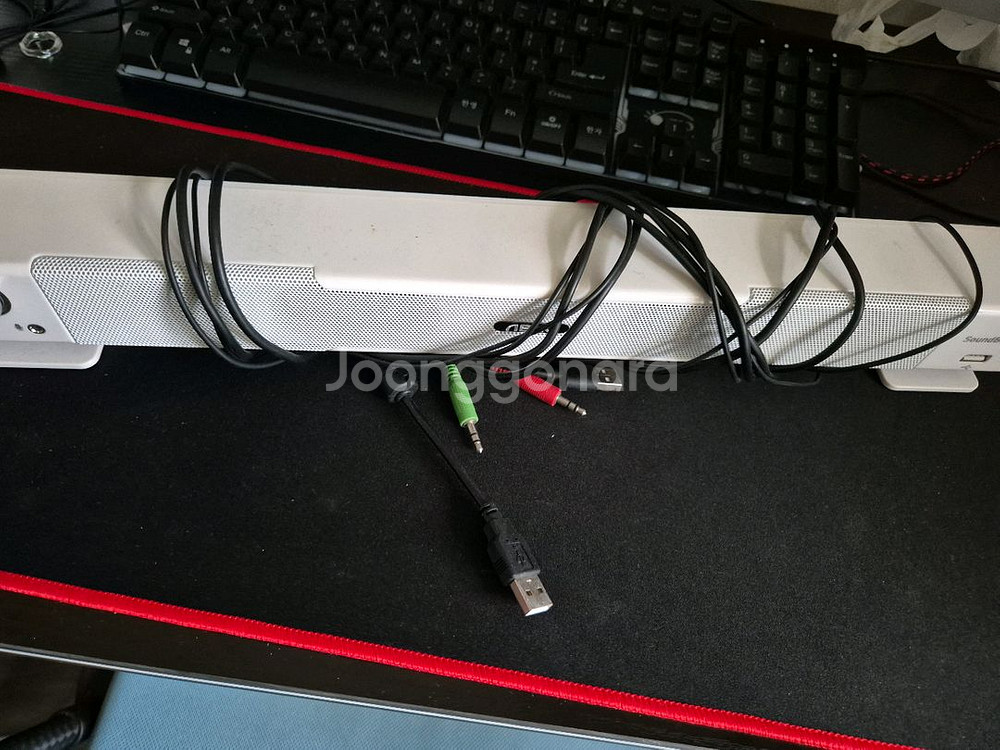 컴퓨터 본체, 모니터, 키보드, 마우스 장패드, 스피커--1