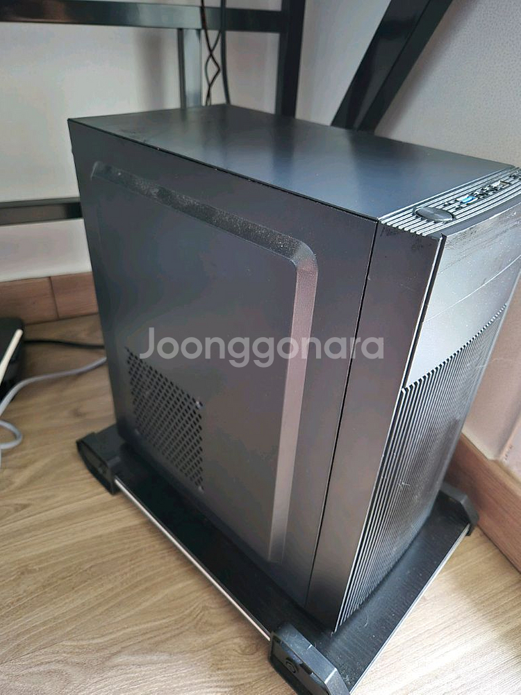 컴퓨터 본체, 모니터, 키보드, 마우스 장패드, 스피커--4