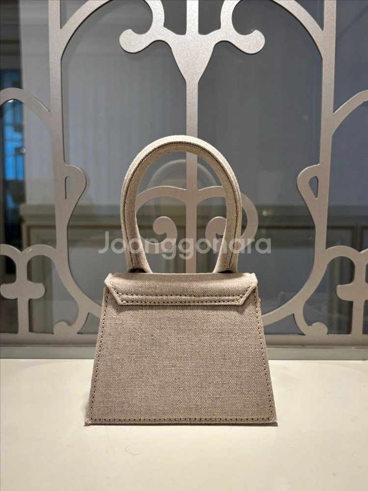 자크뮈스 르 치키토 미니 크로스백 라이트 그레이지 금장--1