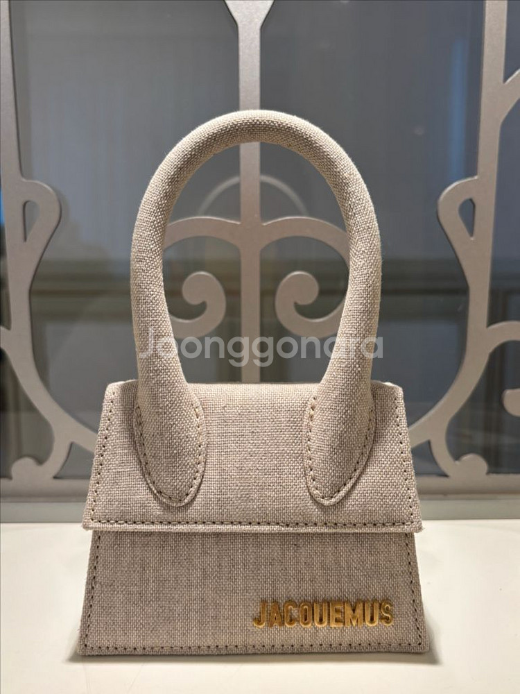 자크뮈스 르 치키토 미니 크로스백 라이트 그레이지 금장--0