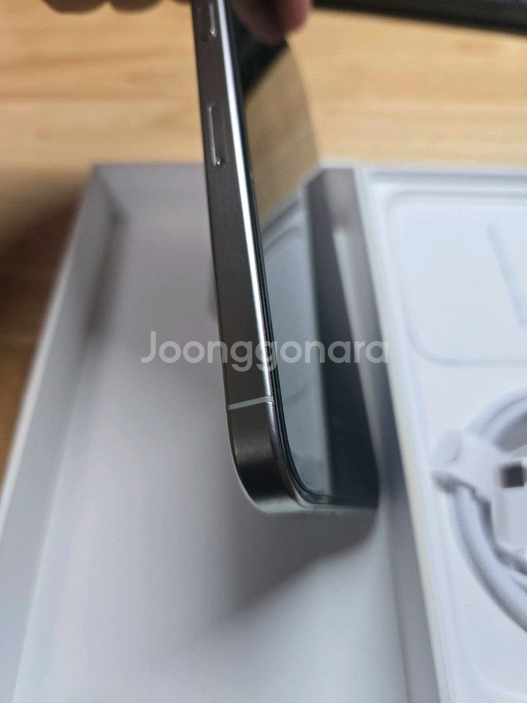 아이폰15프로맥스 512gb 화이트 팝니다.--10