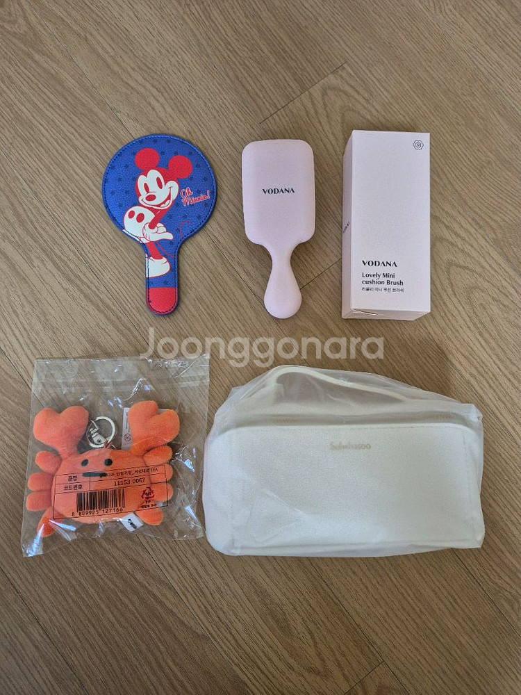 설화수 멀티파우치,꽃게 키링,미키 거울,보다나 빗--0