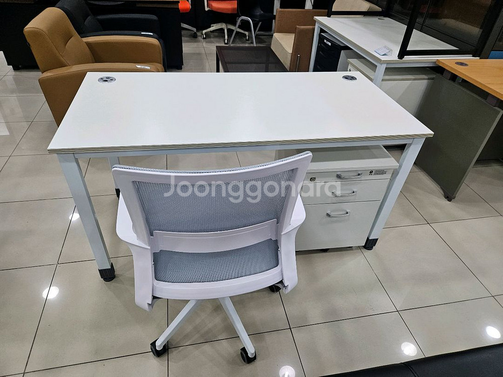 사무용책상 사무실용 가구 화이트 [신품출고]서울 강남구--0