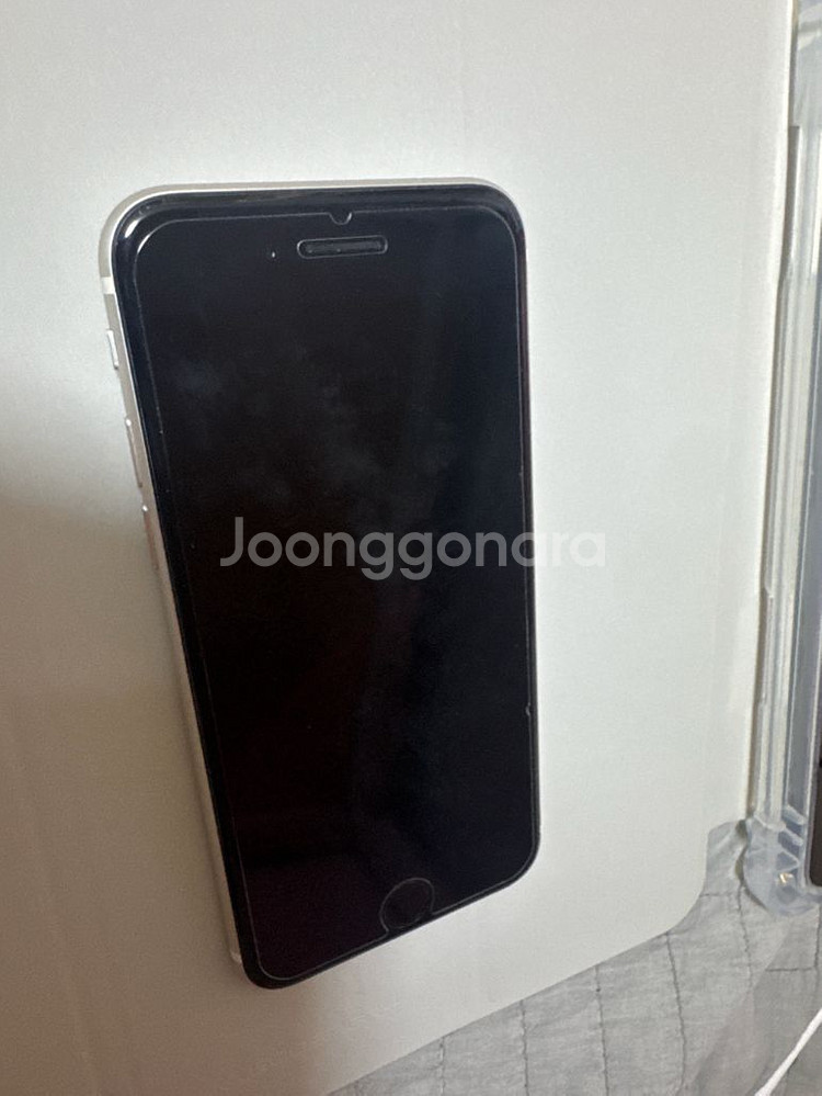 아이폰se3 64기가--1