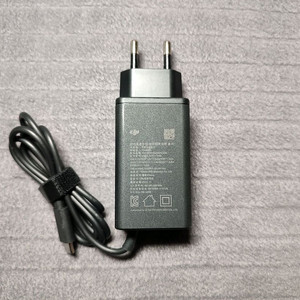 DJI 65W 충전기