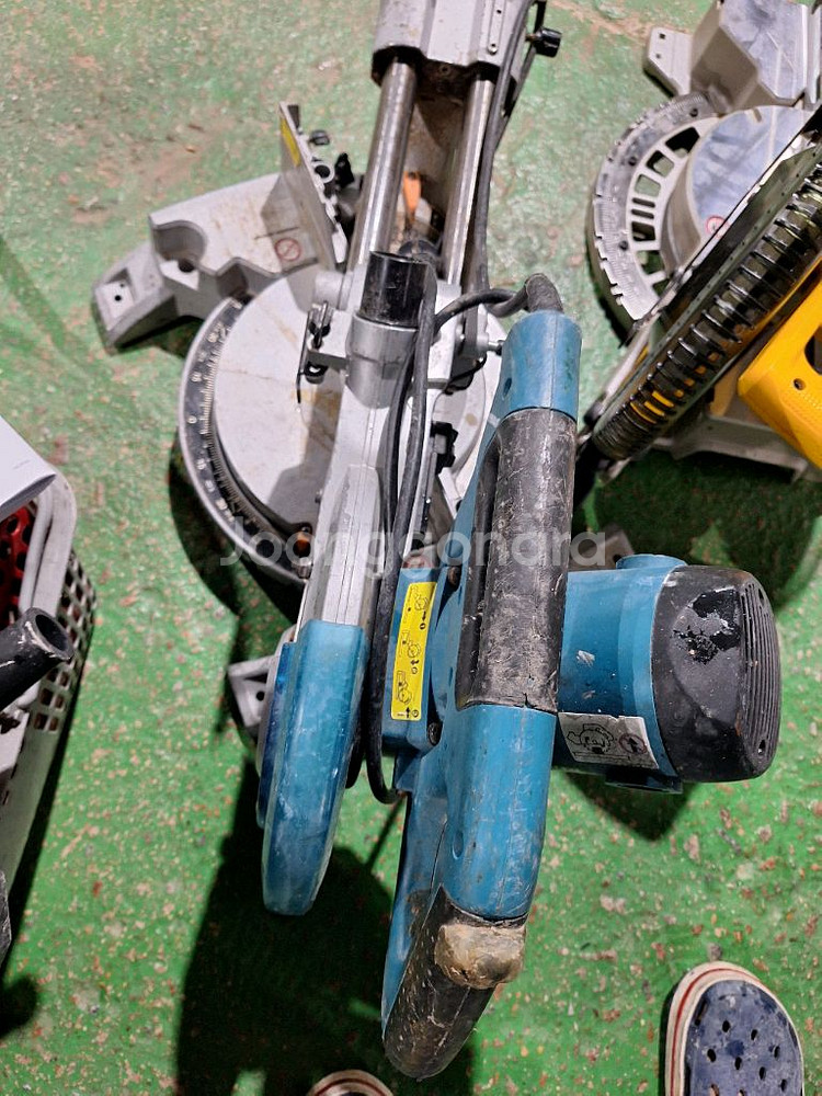 마끼다 10인찌 슬라이드컷팅기--1