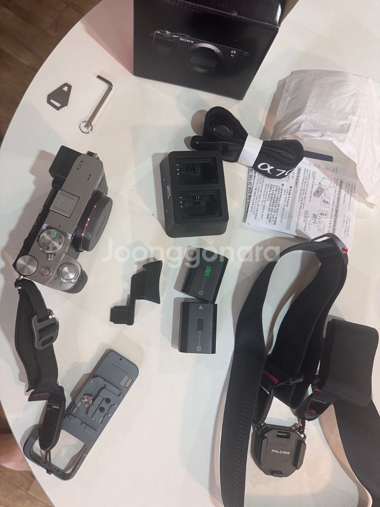 소니 a7c2 배터리 2개 픽다지인 팔캠 충전기 940--0