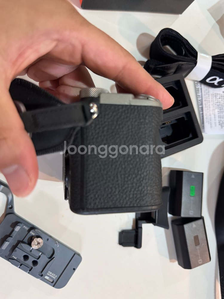 소니 a7c2 배터리 2개 픽다지인 팔캠 충전기 940--6