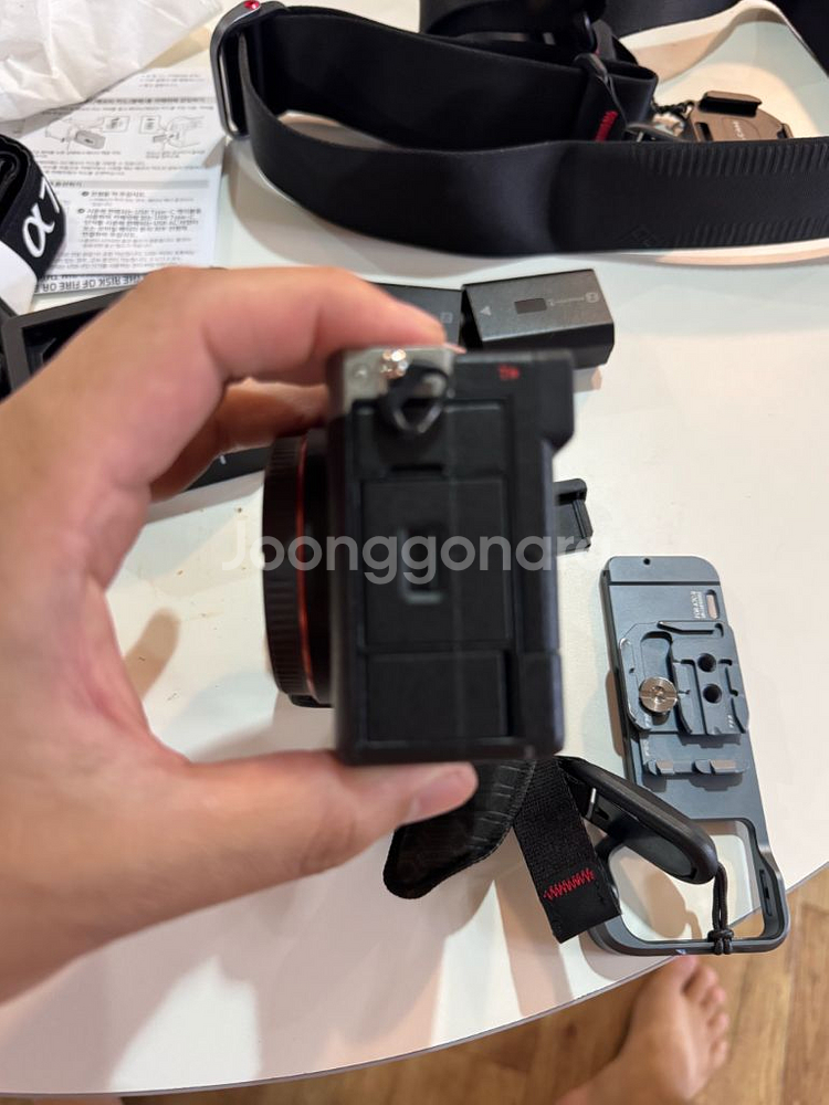 소니 a7c2 배터리 2개 픽다지인 팔캠 충전기 940--7