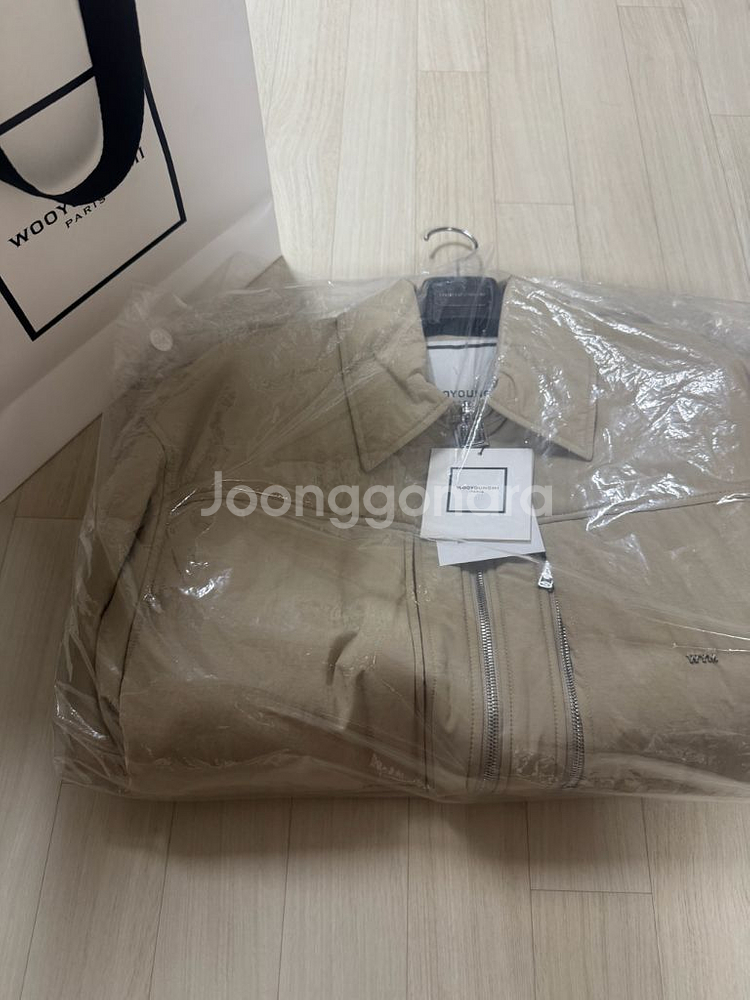 우영미 나일론 패디드 점퍼 베이지 새상품 판매합니다.--0