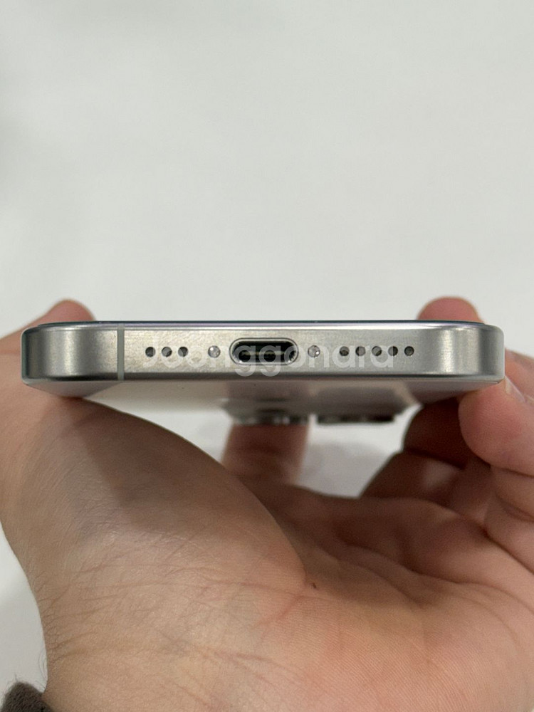 아이폰15프로 화이트티타늄 S급 128GB--5