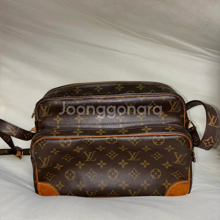 루이비통 닐 크로스백--1