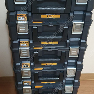 디월트 DWST-83345 방진, 방수 공구함