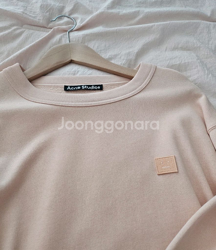 아크네스튜디오 맨투맨 파우더핑크--1