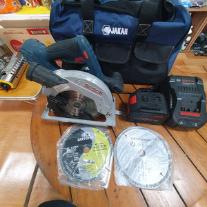 보쉬 6인치반 충전 원형톱 GKS 18V-57
