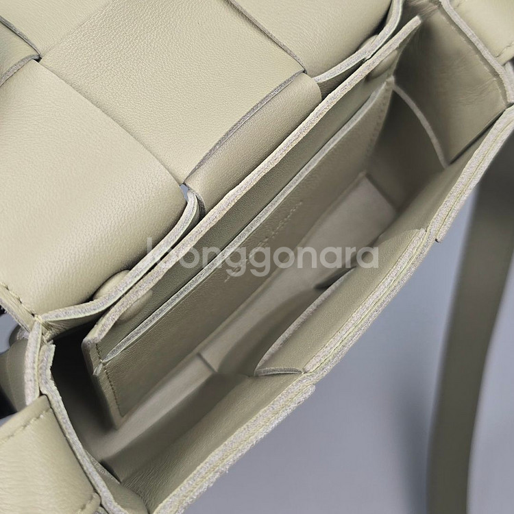 보테가베네타 미니 레더 카세트백--8