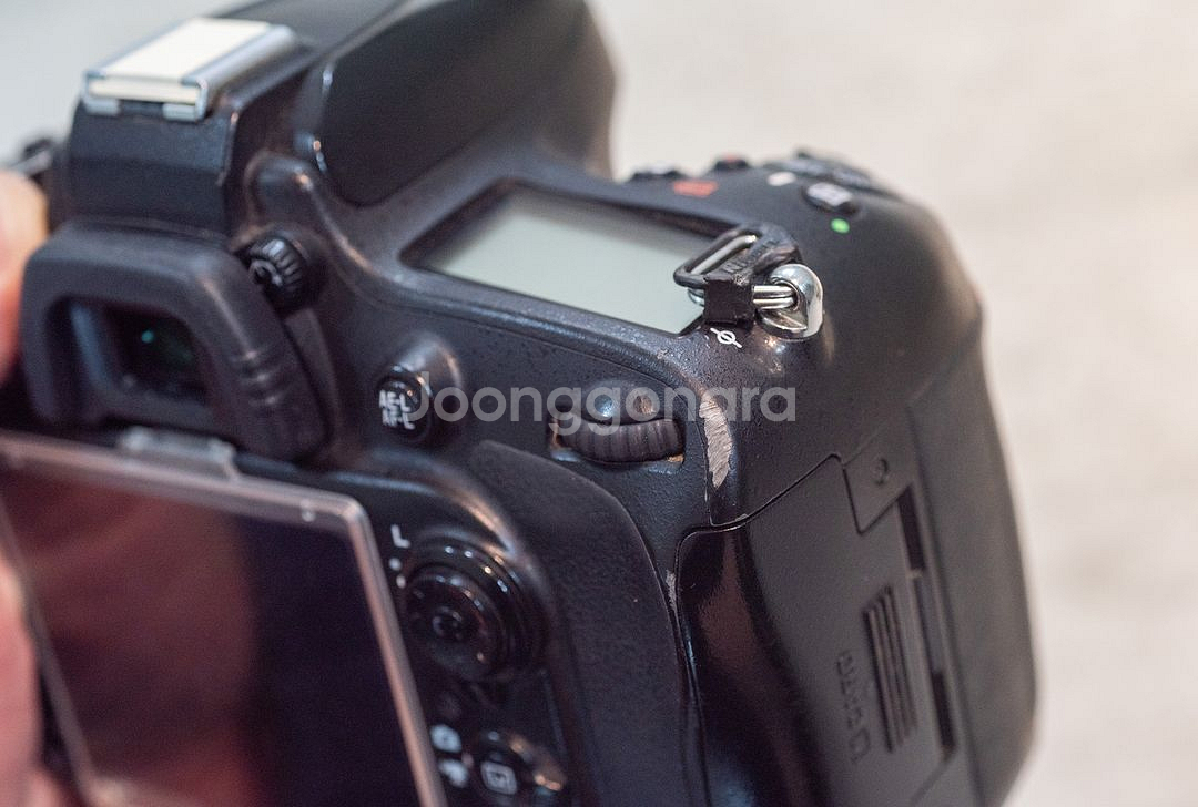 니콘 D600 바디 판매 (약 7만컷)--8