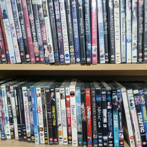 정품 해외 영화 한편당 2천원에 아주 저렴하게 판매해요