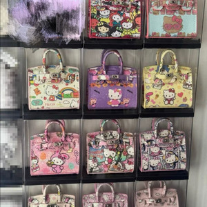 헬로키티 쿠로미 미니백 가죽 키링 차키 에어팟케이스