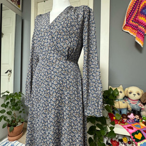 연블루 꽃무늬 패턴 긴팔 원피스 프리