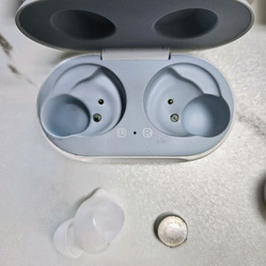 삼성 갤럭시 버즈 1세대 팝니다. 2만원 이미지