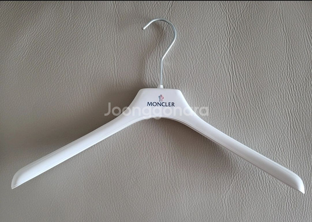 정품) 몽클레어. 무스너클 옷걸이(낱개가격)--1