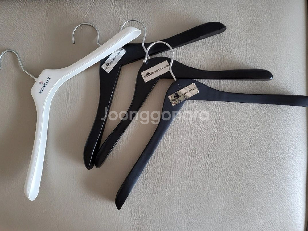 정품) 몽클레어. 무스너클 옷걸이(낱개가격)--0