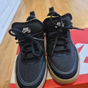 나이키 키즈 운동화 3.5만원 220