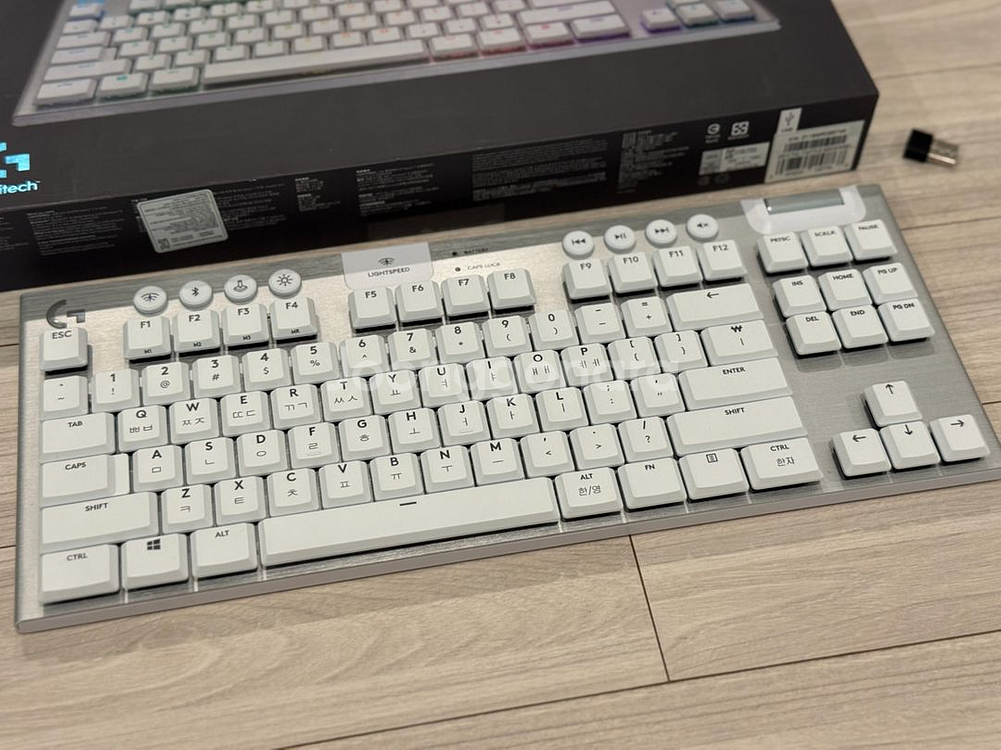 로지텍 G913 TKL 화이트 갈축 판매--1
