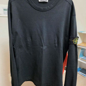 스톤아일랜드 롱슬리브 블랙 105 슬림핏 팜.