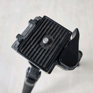 j1-6601 카메라삼각대 3만원에 판매합니다~~