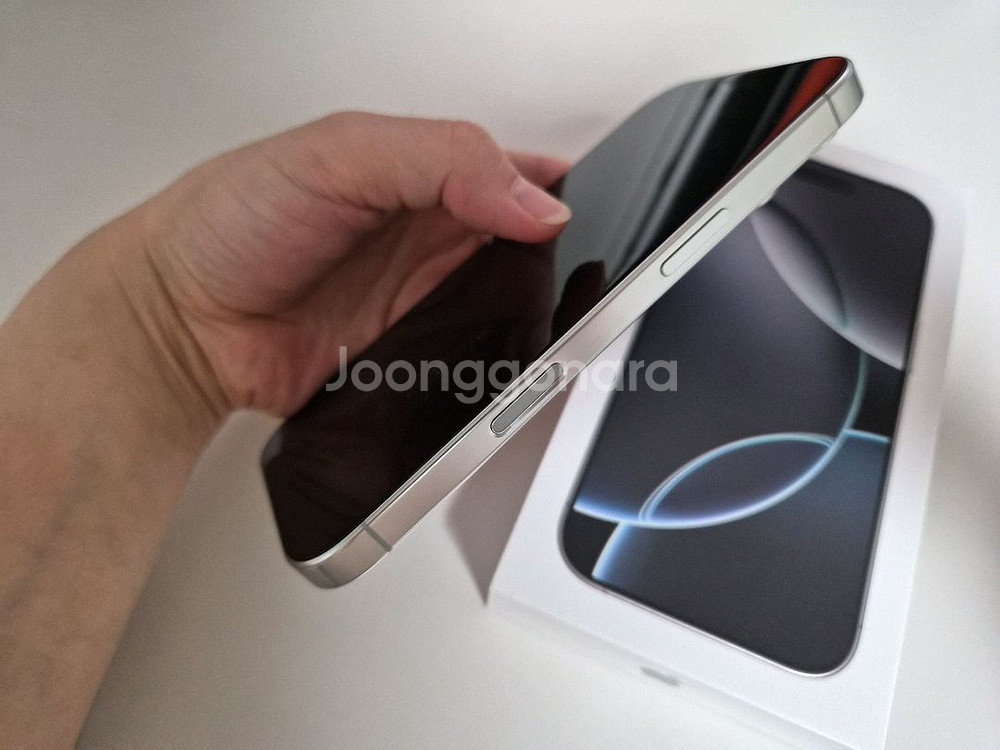 아이폰16pro 512GB (화이트 티타늄) 팝니다--3