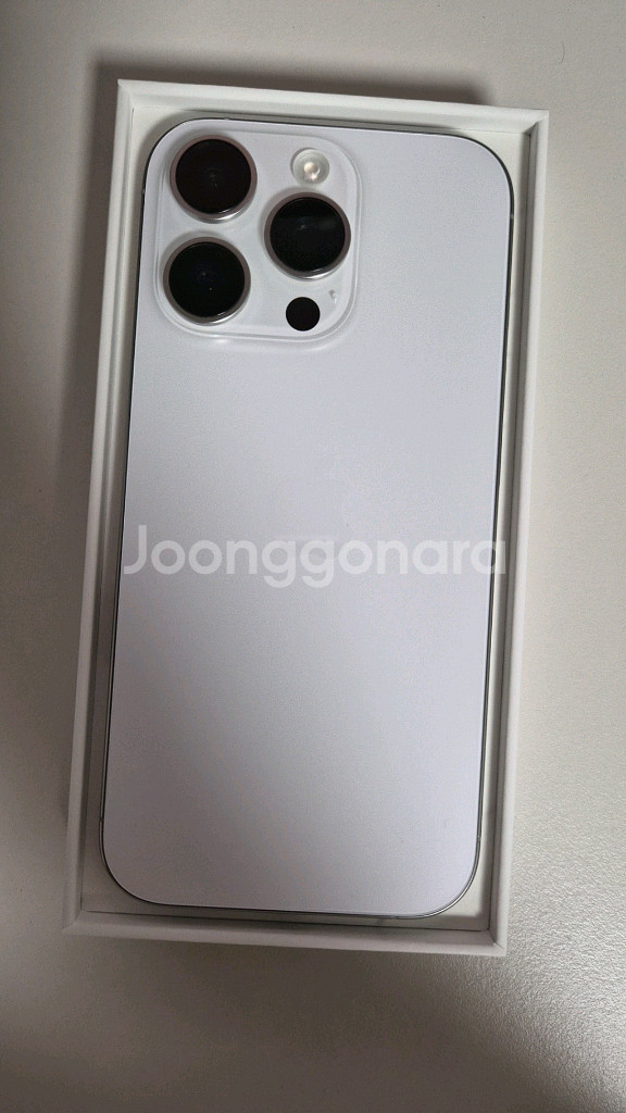 아이폰16pro 512GB (화이트 티타늄) 팝니다--1