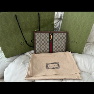 구찌 GG 수프림 클러치 판매(S급)