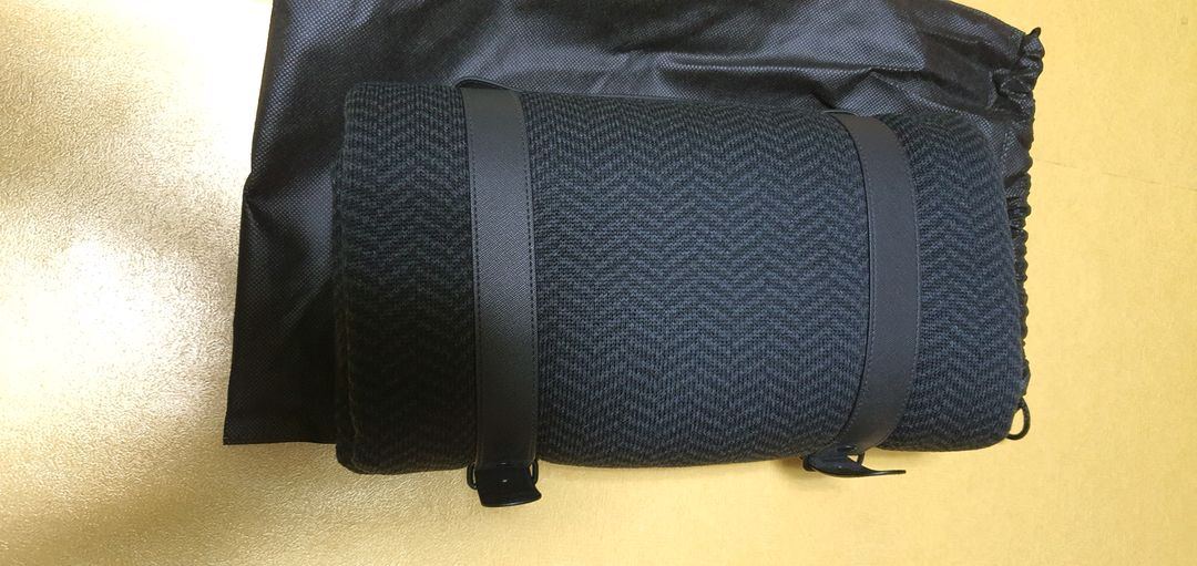 제네시스 차량용담요 입니다--3