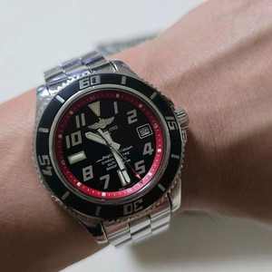 브라이틀링 슈퍼오션2 블랙레드 42mm 판매합니다.