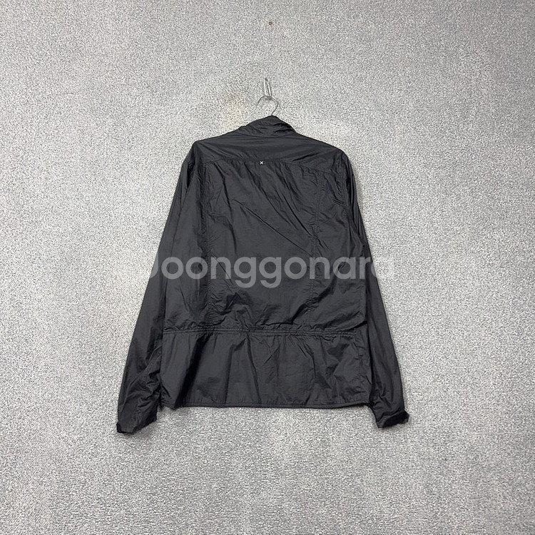 몬츄라 로고 나일론 바람막이 집업 자켓 L--1