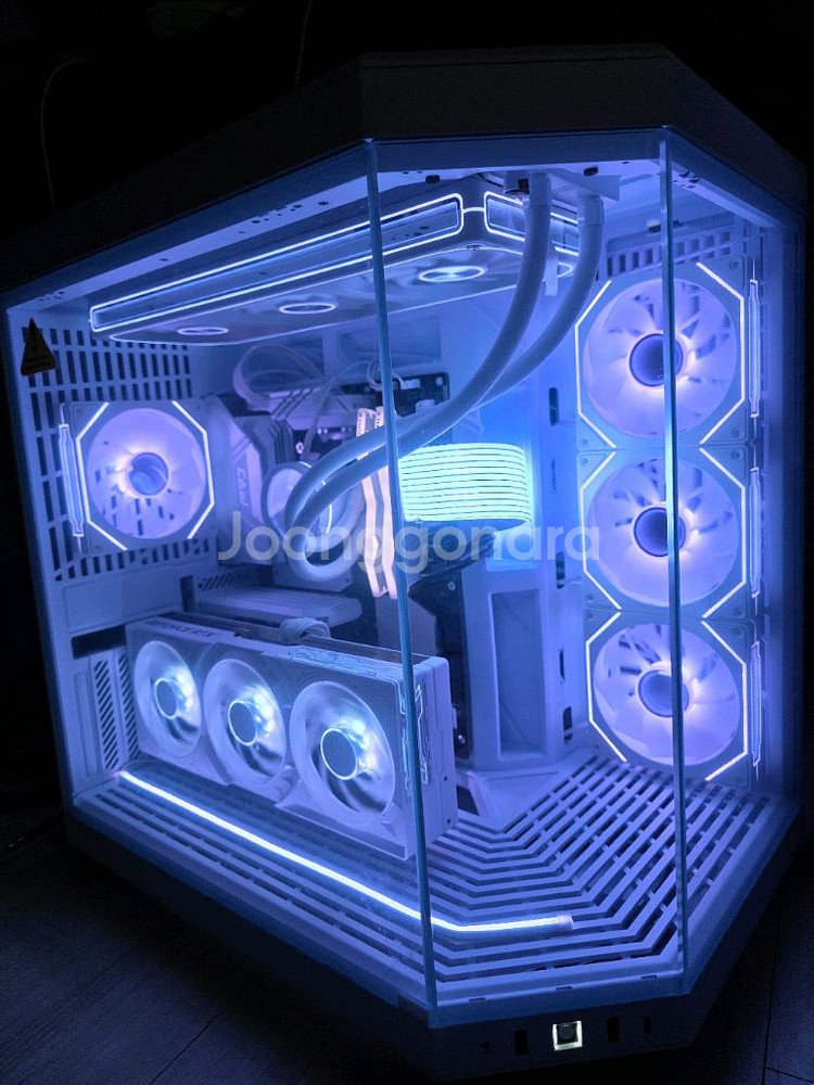 9800x3d rtx5080 y70 화이트 본체--1